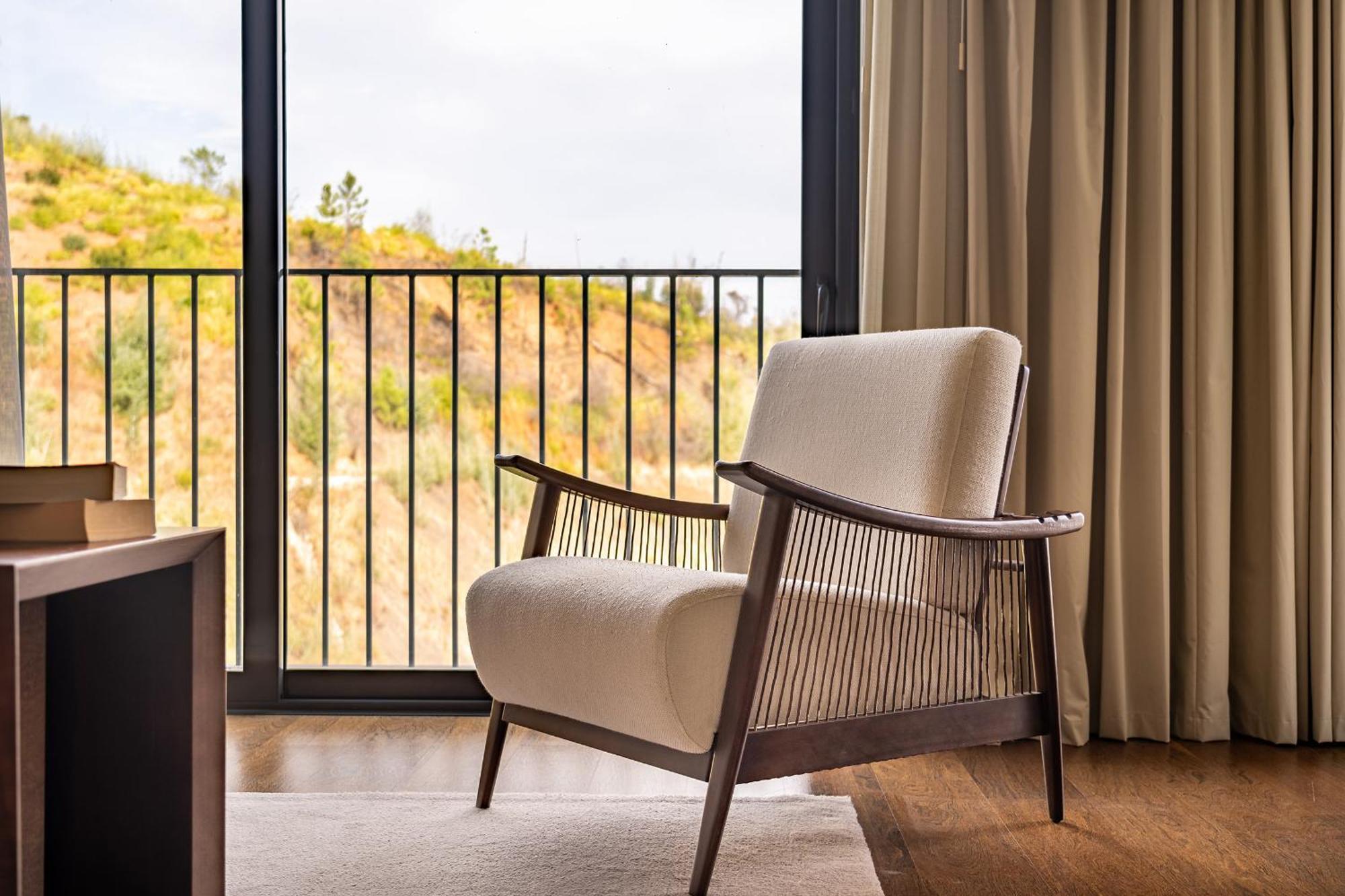 Monchique Resort & Spa Екстериор снимка A chair with a woven back